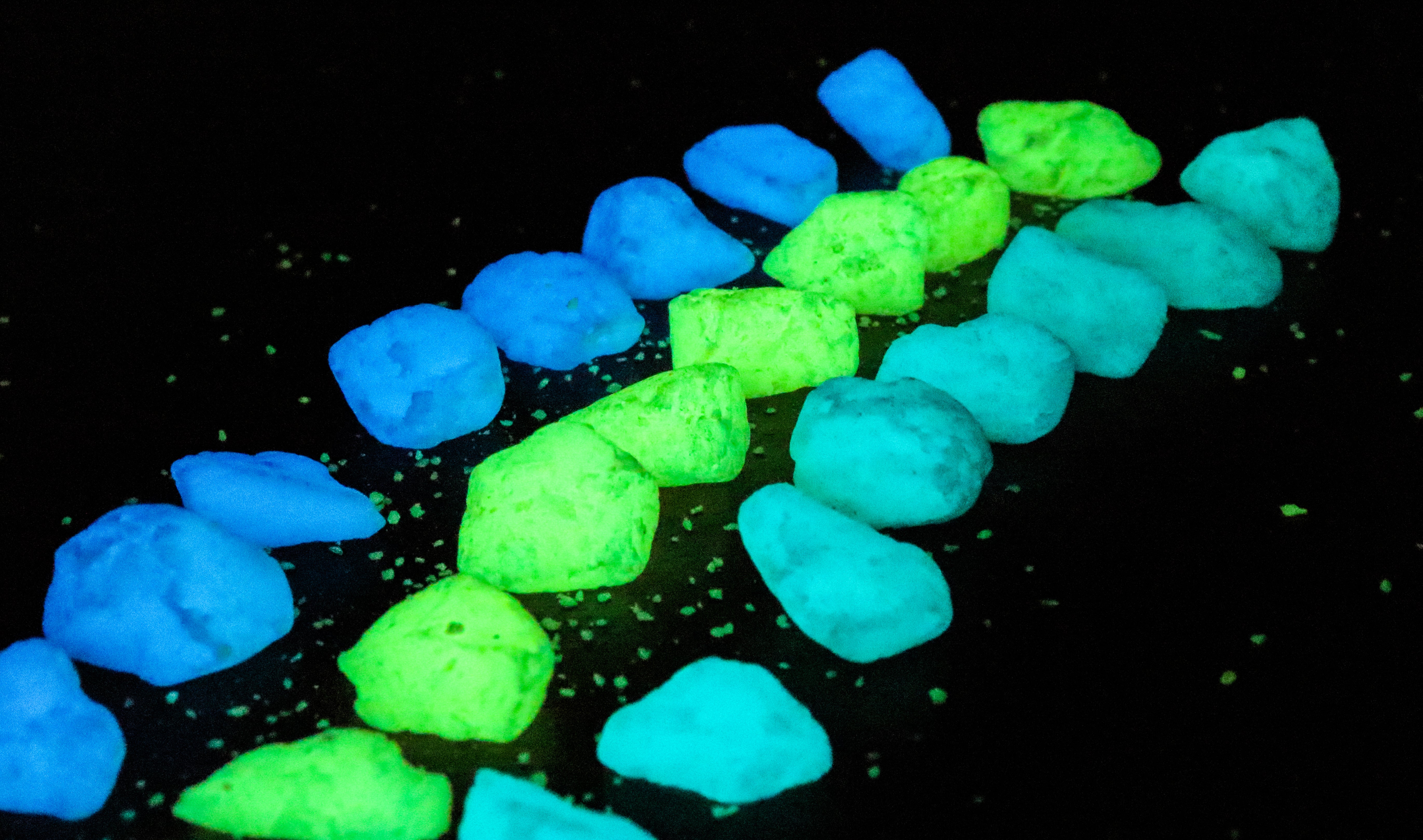 8-15mm Premium Grade Glow Rocks - Blue