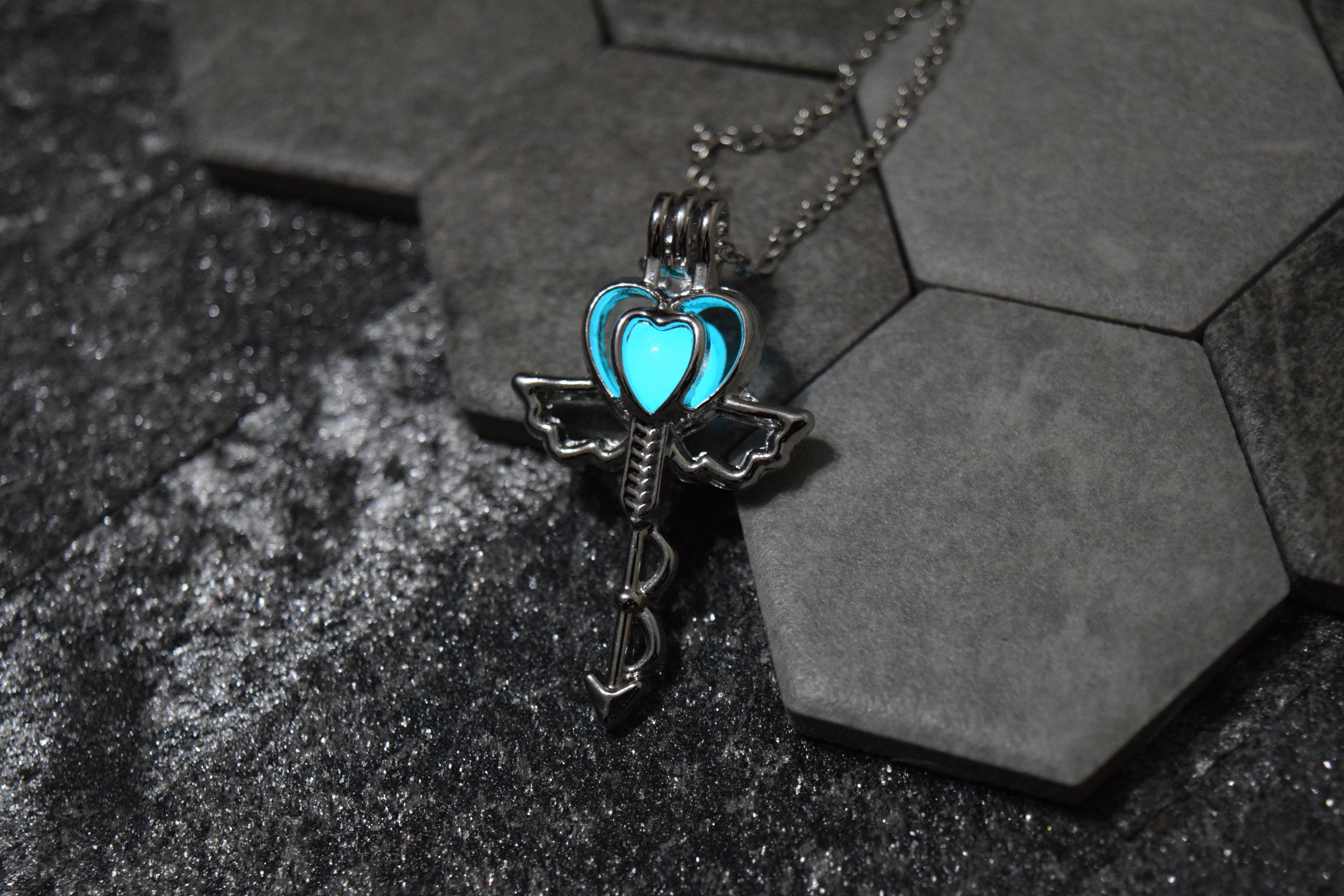 Create your own Glow in the Dark Driveway. With our Electricity-Free Glow in the dark products you can create your own photo-luminescent Glow in the Dark pathways, Glow in the Dark driveways, Glow in the Dark patios, Glow in the Dark Stones, Glow in the Dark House Numbers. Eco-Friendly Premium Grade Glow In The Dark Products. Reduce light pollution. #ItGlows #core glow