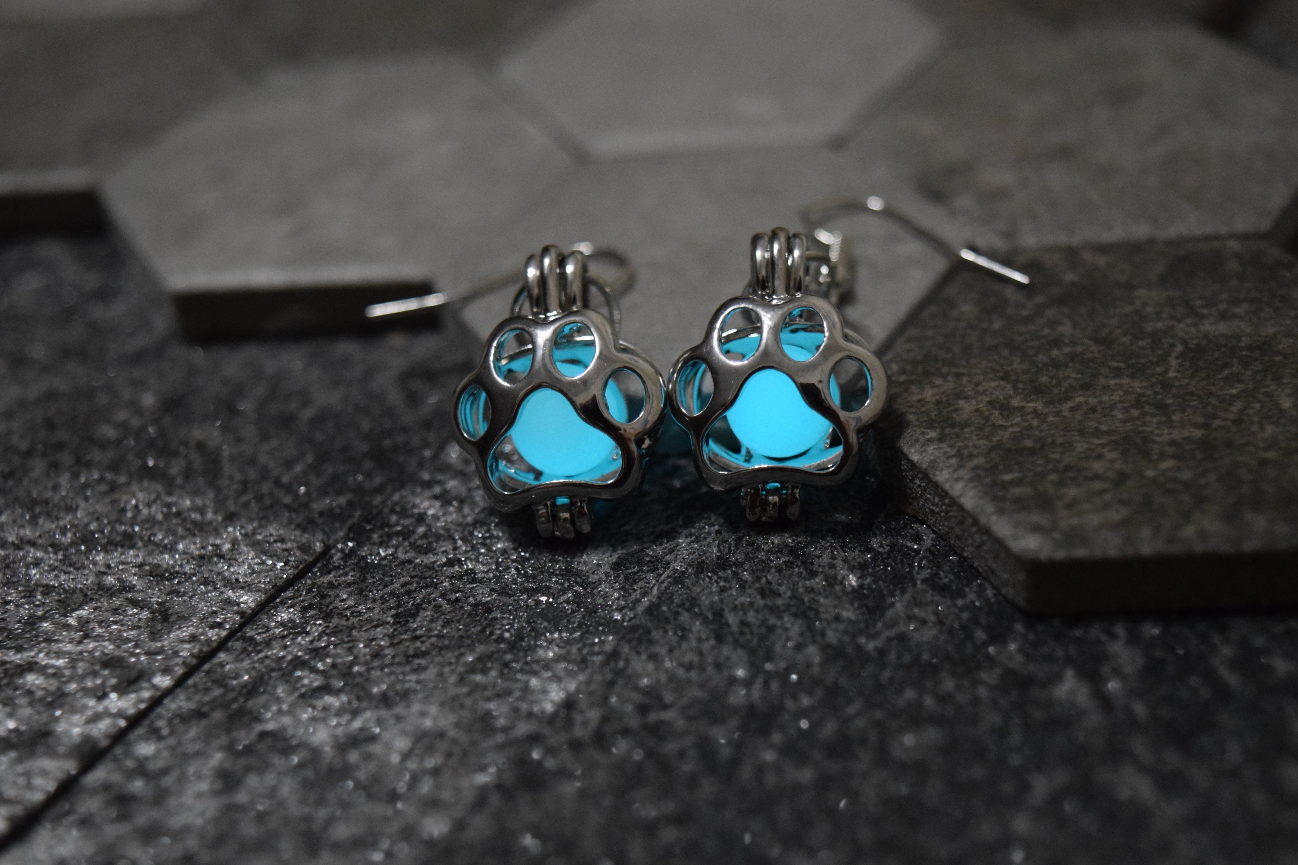 Create your own Glow in the Dark Driveway. With our Electricity-Free Glow in the dark products you can create your own photo-luminescent Glow in the Dark pathways, Glow in the Dark driveways, Glow in the Dark patios, Glow in the Dark Stones, Glow in the Dark House Numbers. Eco-Friendly Premium Grade Glow In The Dark Products. Reduce light pollution. #ItGlows #core glow