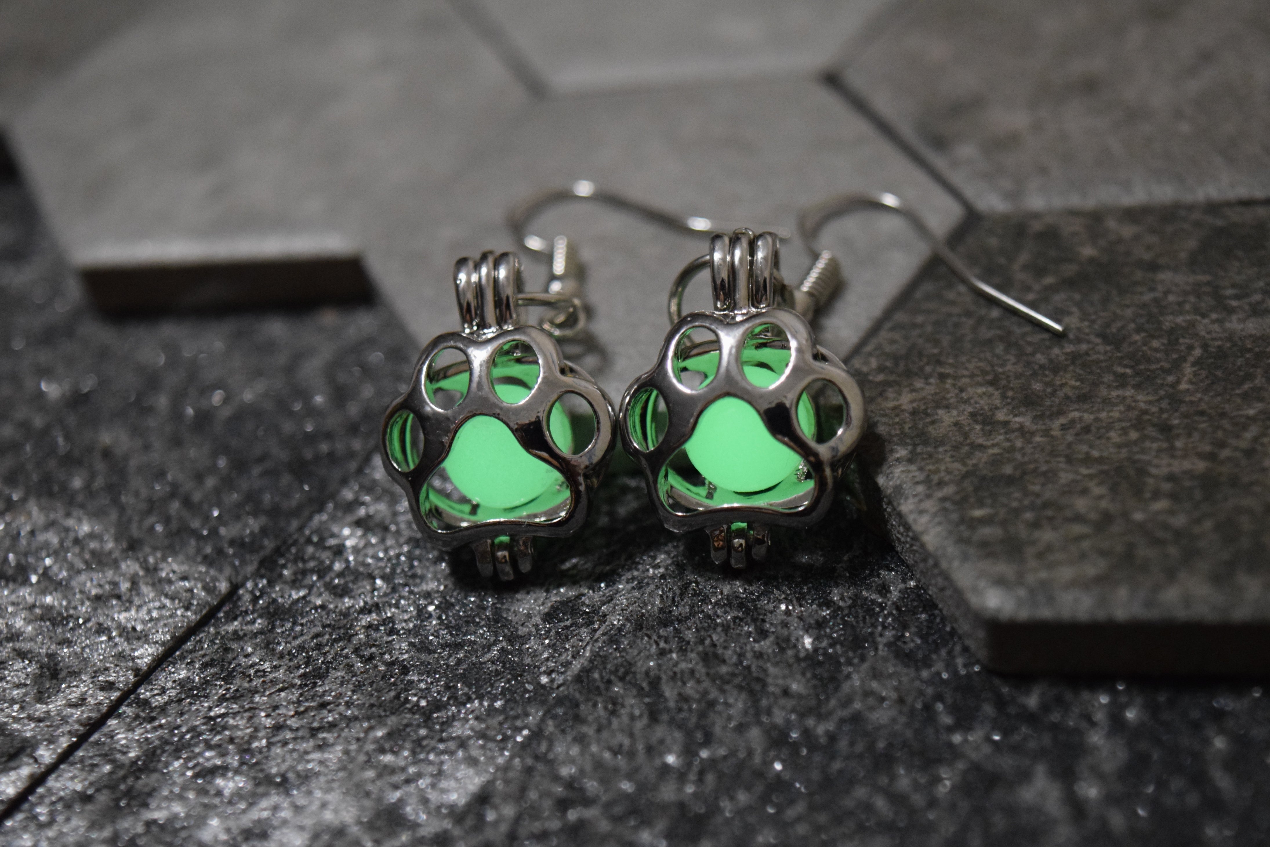 Create your own Glow in the Dark Driveway. With our Electricity-Free Glow in the dark products you can create your own photo-luminescent Glow in the Dark pathways, Glow in the Dark driveways, Glow in the Dark patios, Glow in the Dark Stones, Glow in the Dark House Numbers. Eco-Friendly Premium Grade Glow In The Dark Products. Reduce light pollution. #ItGlows #core glow