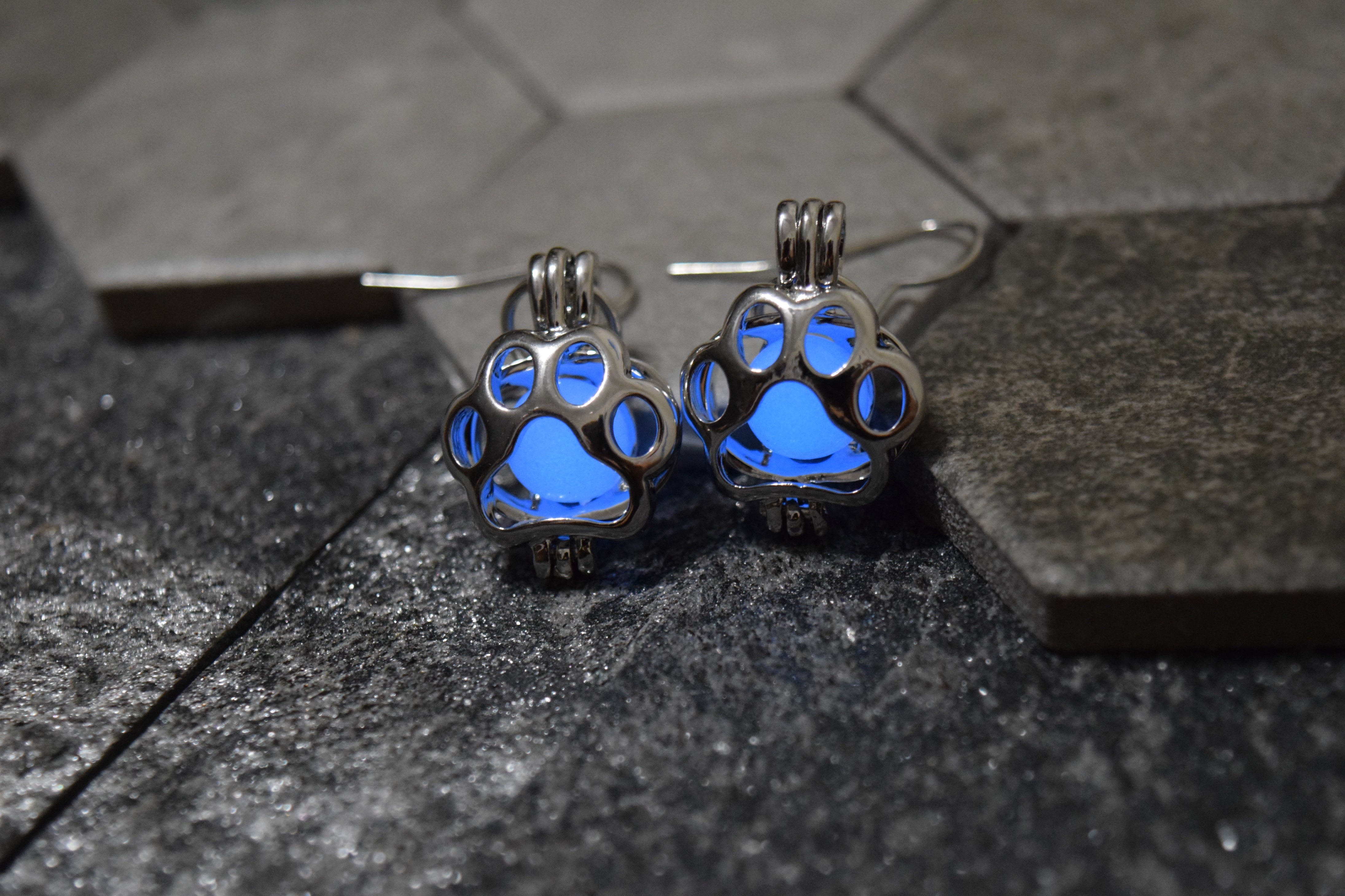 Create your own Glow in the Dark Driveway. With our Electricity-Free Glow in the dark products you can create your own photo-luminescent Glow in the Dark pathways, Glow in the Dark driveways, Glow in the Dark patios, Glow in the Dark Stones, Glow in the Dark House Numbers. Eco-Friendly Premium Grade Glow In The Dark Products. Reduce light pollution. #ItGlows #core glow