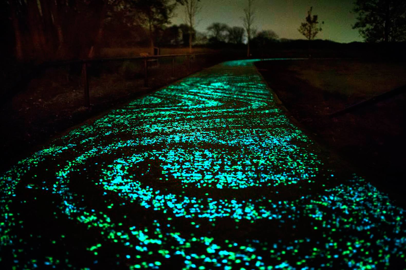 8-15mm Premium Grade Glow Rocks - Green